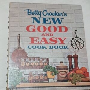 Vintage (1962) Spiral-Bound Betty Crocker Cookbook in Great Condition